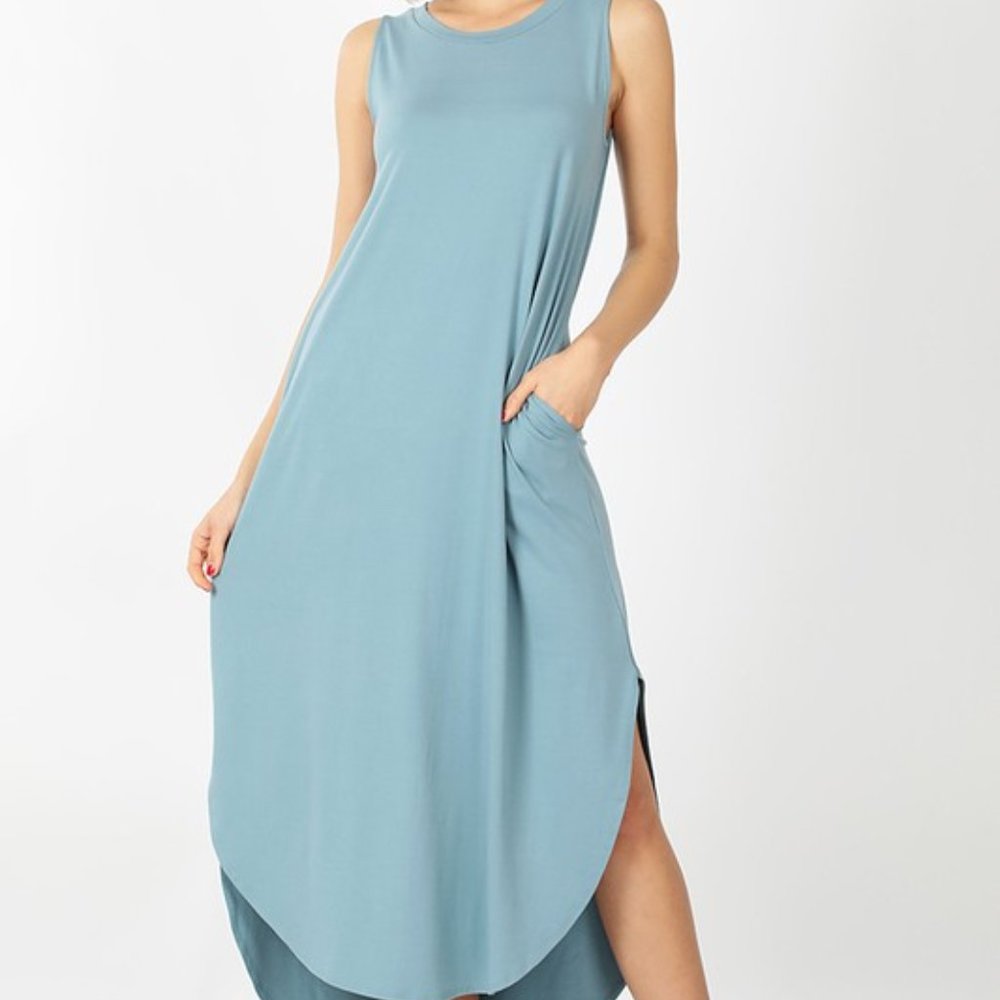 SLEEVELESS SIDE SLIT MAXI DRESS WITH POCKETS